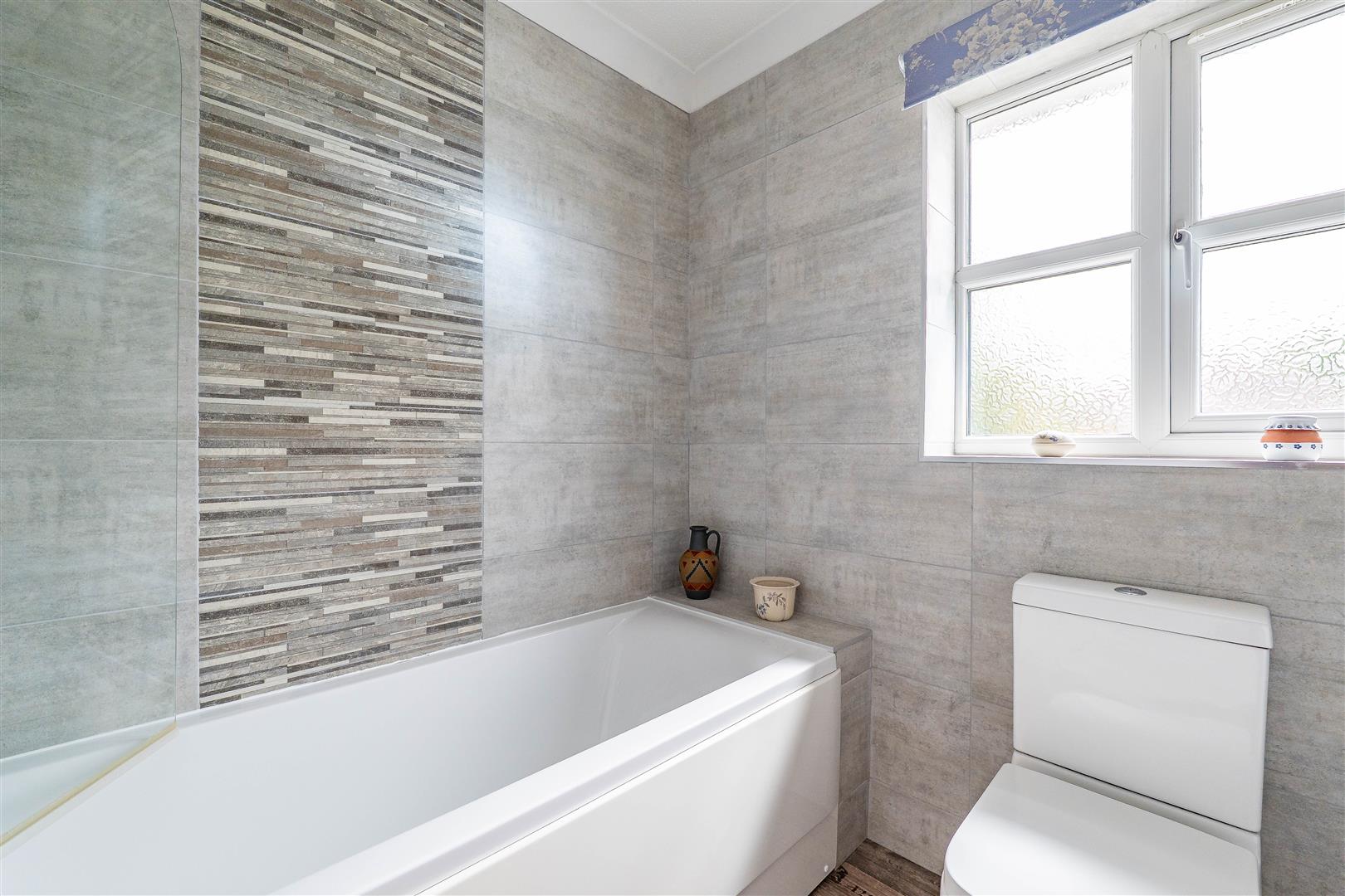 4 bed property in Devonport Close, Preston